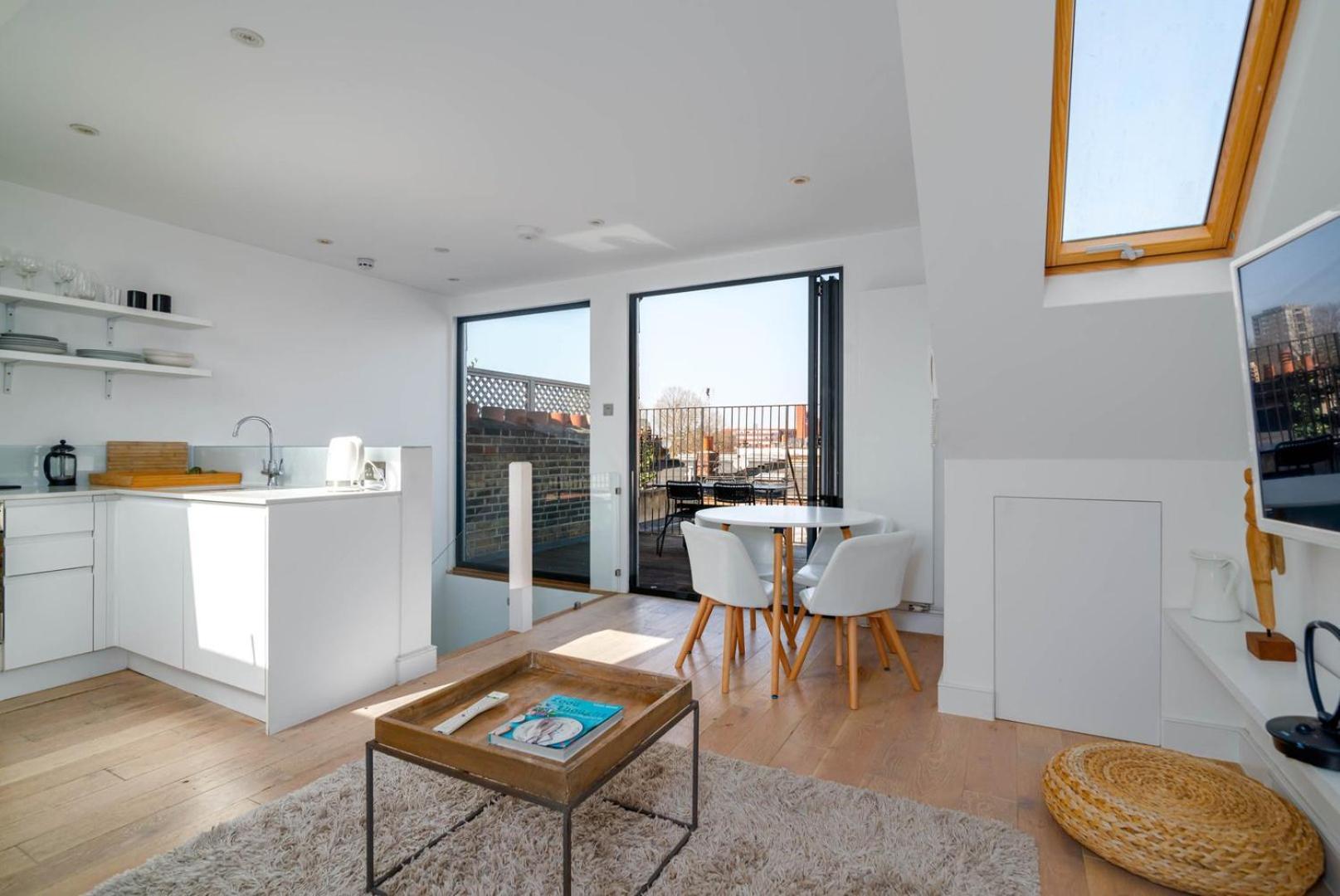 Guestready - Top Floor West Kensington Home London Exterior photo